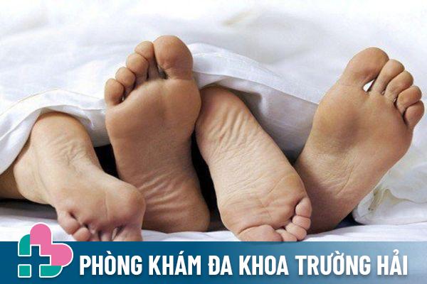 Quan hệ tình dục không an toàn là nguyên nhân gây bệnh nổi mụn ở cửa mình